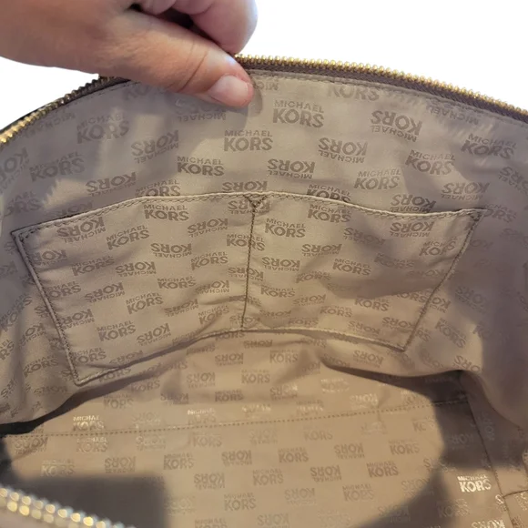 LIKE NEW | Michael Kors | Gilmore Satchel with Crossbody Strap | Putty - Picture 15 of 16